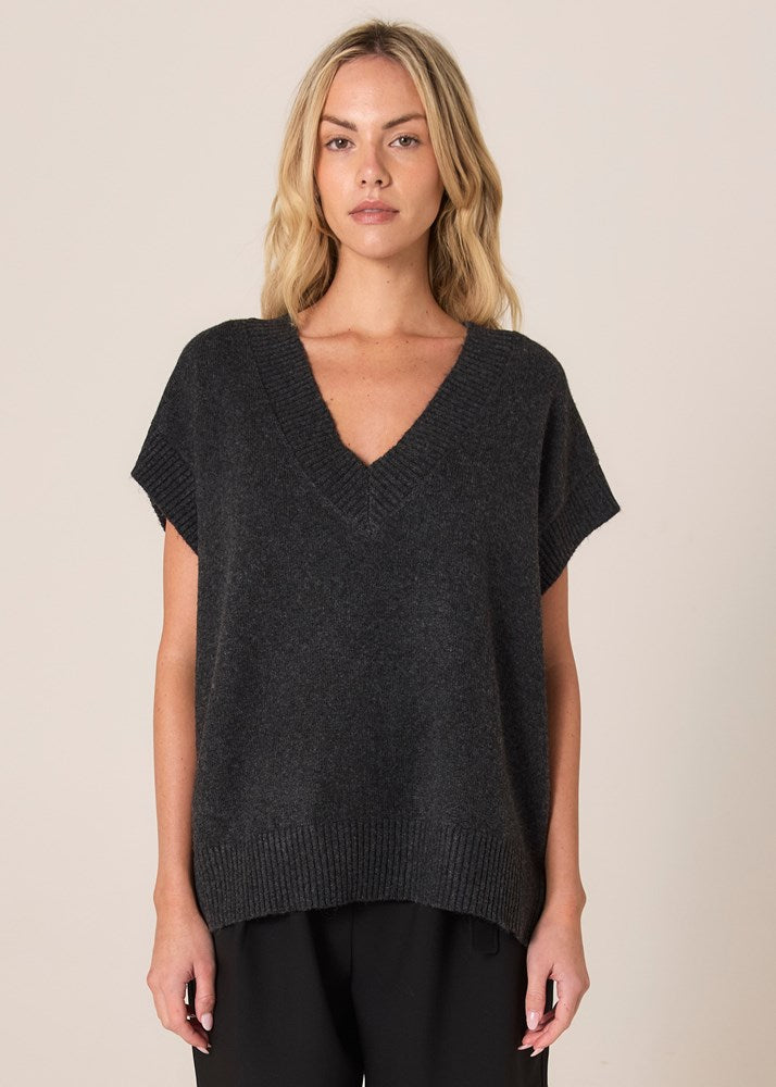aere V-neck wool vest ベスト ブラック aere V-neck wool vest ベスト - メルカリ