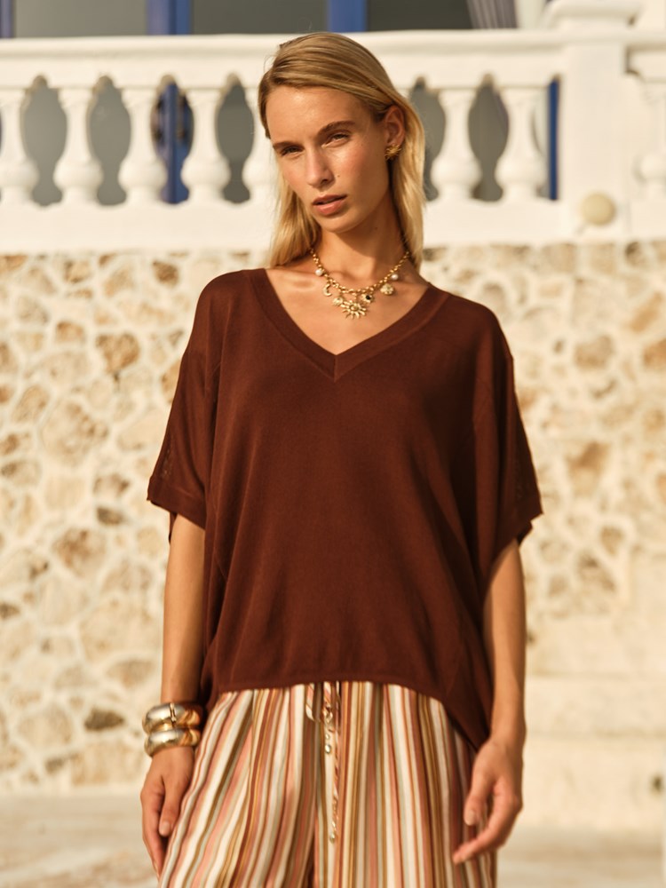 Irises V-Neck Top in Chocolate | Fate + Becker