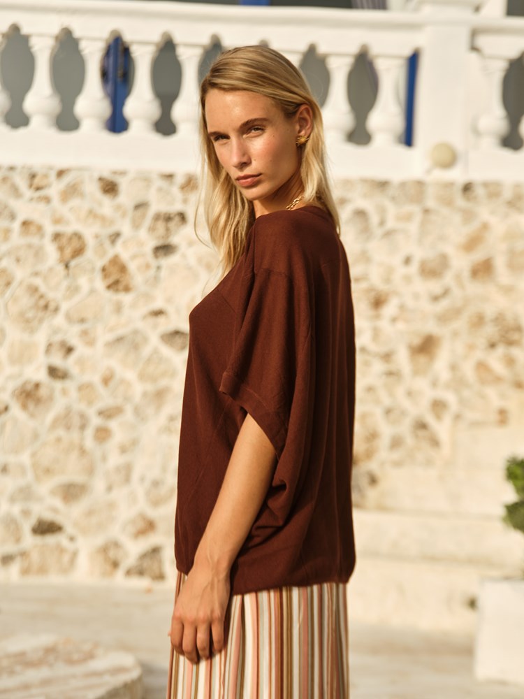 Irises V-Neck Top in Chocolate | Fate + Becker - view 3