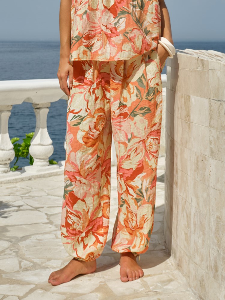 Mireya Balloon Pant in Petal | Fate + Becker - view 2